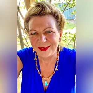 SHOJ Crystal Pendant Necklace with Matching Earrings.